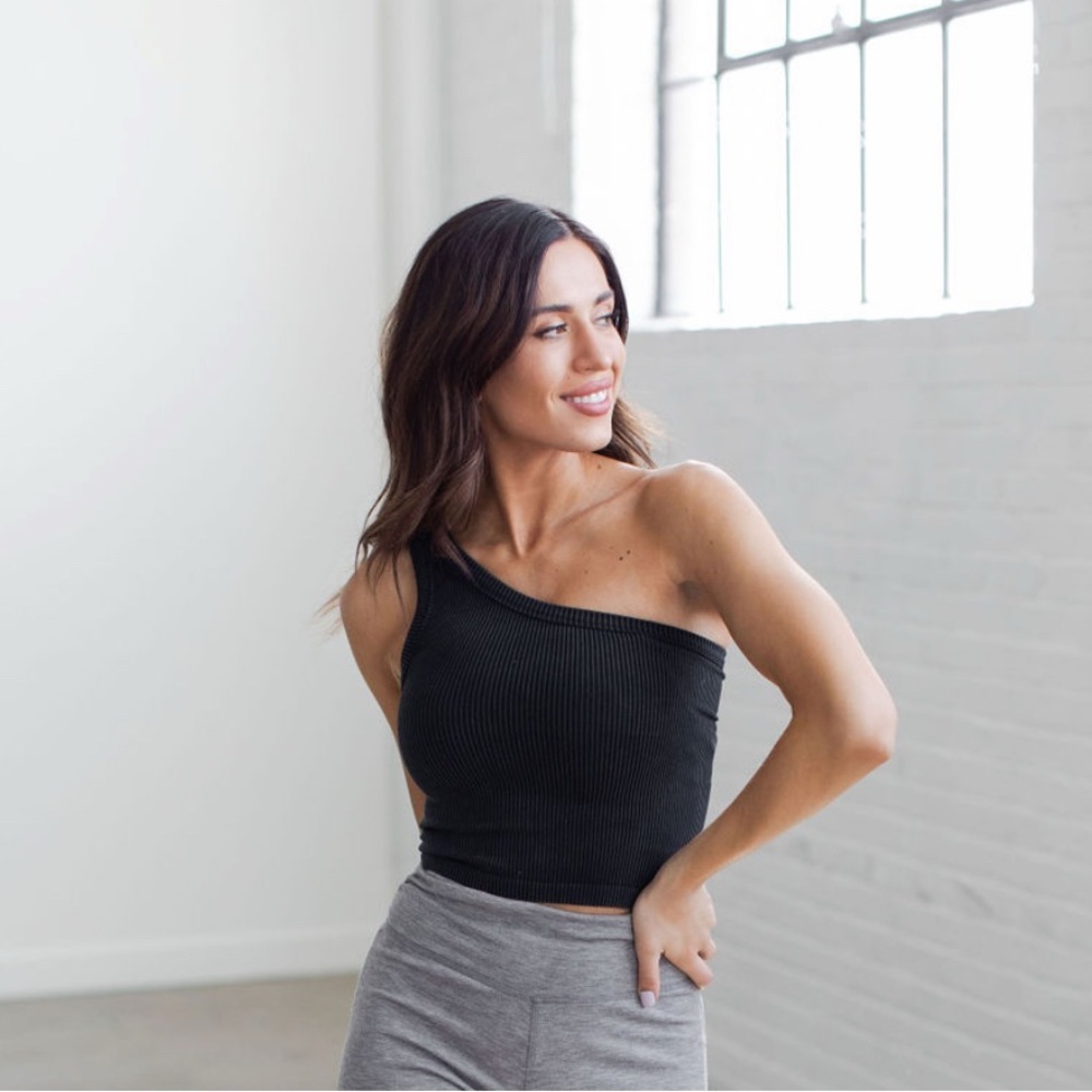 Savvi Josie Ribbed One-Shoulder Top